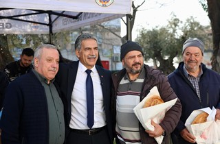 Gemlik Belediyesi’nden Ramazan Pidesi İkramı